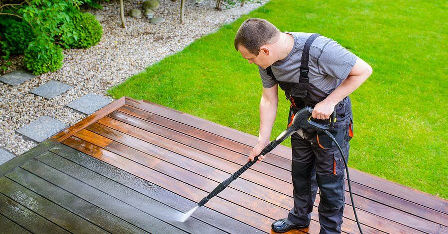 Materials Needed to Clean a Wooden Deck